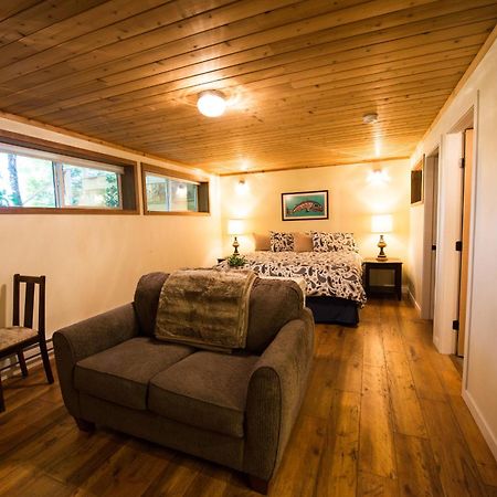 تيراس Skeena River House Bed & Breakfast المظهر الخارجي الصورة